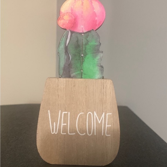 Welcome & Home cactus decor Ligtweight Wood Sets of 2 in Size 5 1/2" - Picture 6 of 8